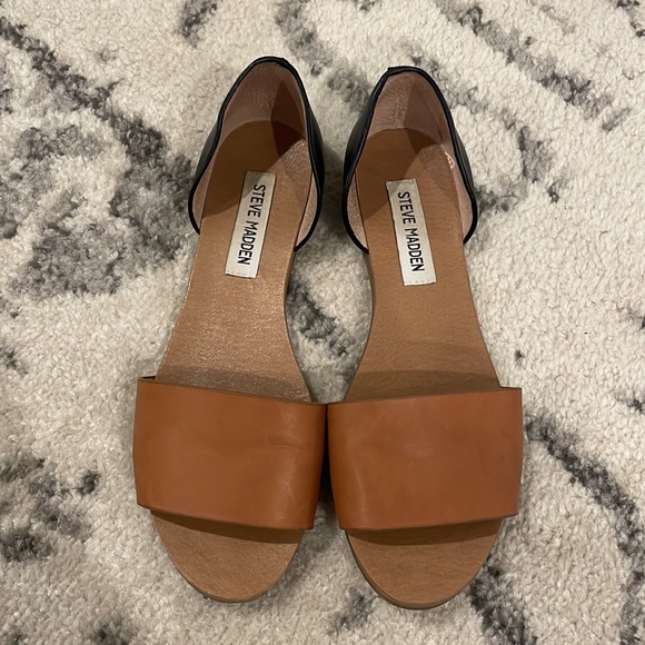 Steve Madden 2 Toned Sandals - Picture 3 of 9